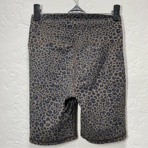 Alo Yoga Leopard High Waisted Vapor Biker Short size XXS - Picture 5 of 7